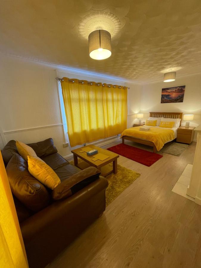 Holiday City Sleeps 7 Holiday home Cardiff