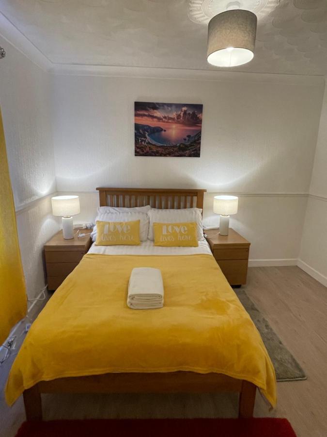 Holiday City Sleeps 7 Cardiff