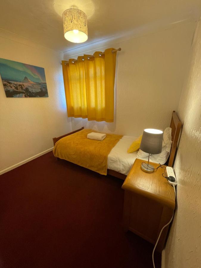 Holiday City Sleeps 7 * Cardiff