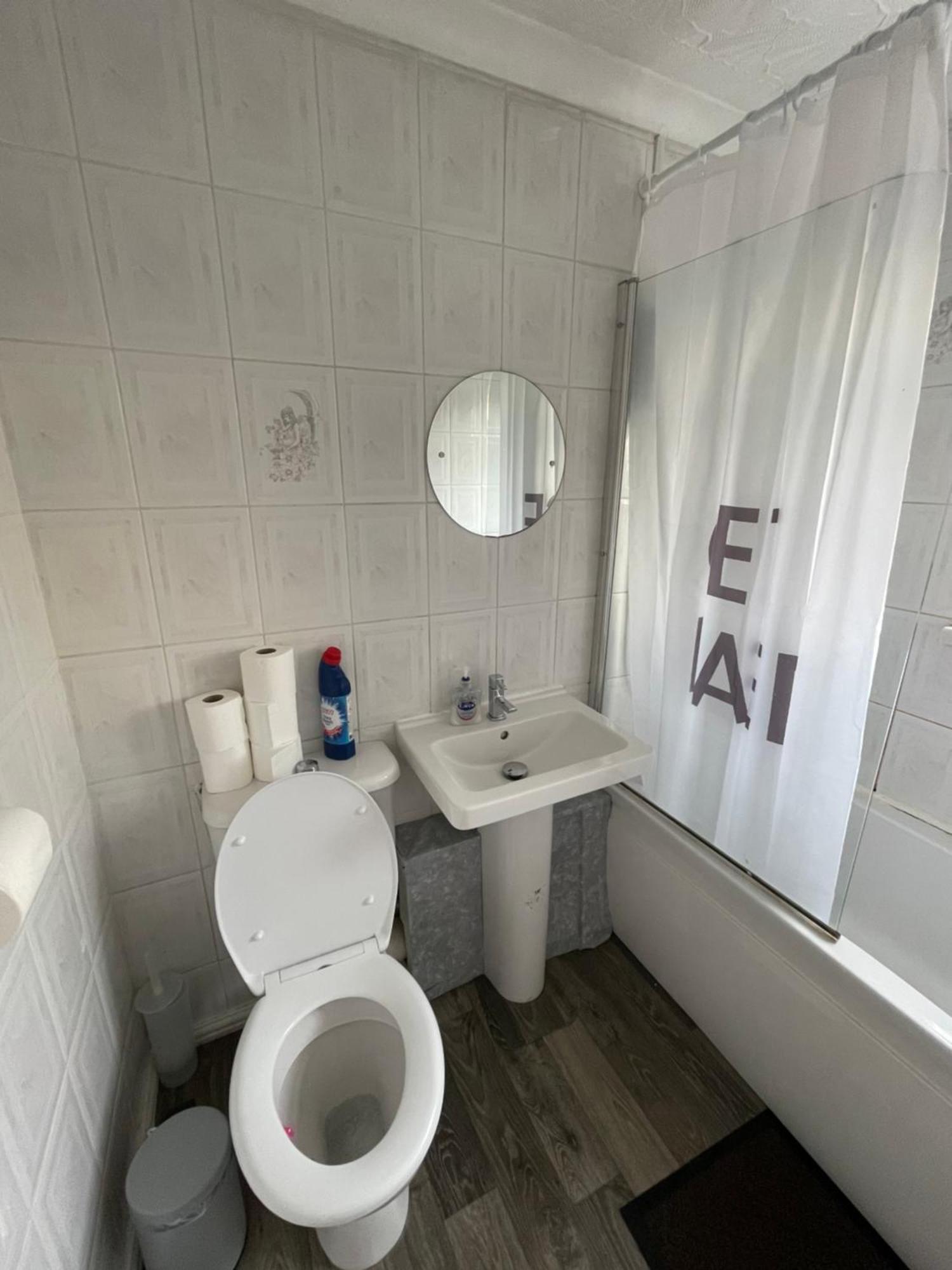 Holiday City Sleeps 7 * Cardiff